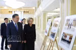 El secretario general del Partido Comunista y presidente de Vietnam, To Lam, y la presidenta del Consejo de la Federación (Senado) de la Asamblea Federal de Rusia, Valentina Matvienko, observan una exposición fotográfica sobre las relaciones entre ambos países. (Foto: VNA)