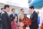 El presidente de Vietnam, Luong Cuong llega al Aeropuerto Internacional de Wattay, en Vientiane. (Foto: VNA)