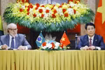 El presidente vietnamita, Luong Cuong (derecha), y su homólogo brasileño, Luiz Inácio Lula da Silva, se reúnen con la prensa en Hanoi el 28 de marzo. (Foto: VNA)