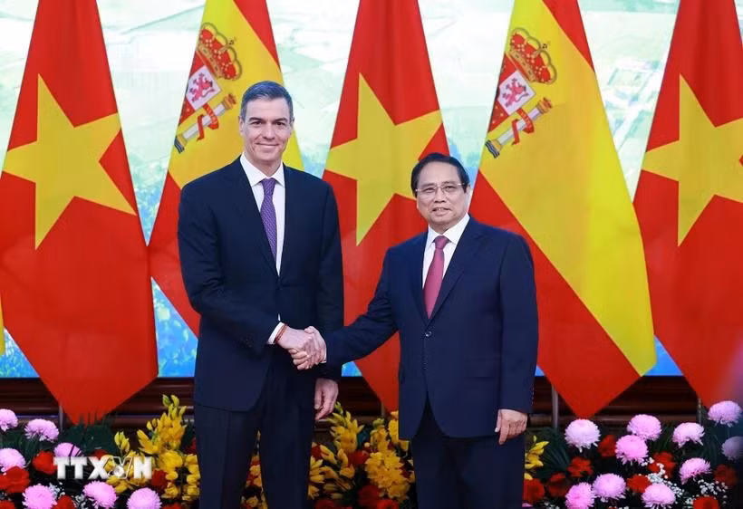 El primer ministro de Vietnam, Pham Minh Chinh, y el presidente del Gobierno de España, Pedro Sánchez (Foto: VNA)
