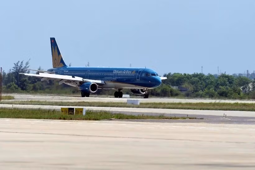 Una avión despega del Aeropuerto Internacional de Phu Quoc. (Foto: VNA)