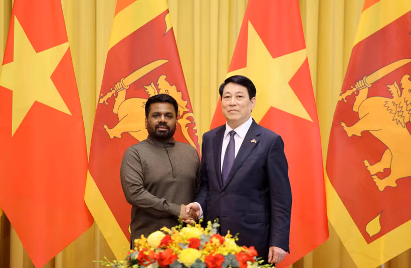 El presidente de Vietnam, Luong Cuong (derecha), y su homólogo de Sri Lanka, Anura Kumara Dissanayaka (Foto: VNA)