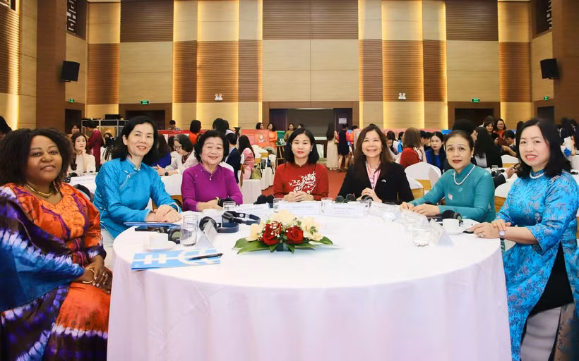 Delegadas participantes en la cita (Foto: phunuvietnam.vn)