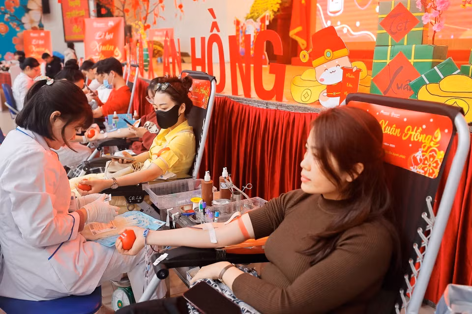 Voluntarios donan sangre en el Instituto Nacional de Hematología y Transfusión de Sangre. (Foto: VNA)