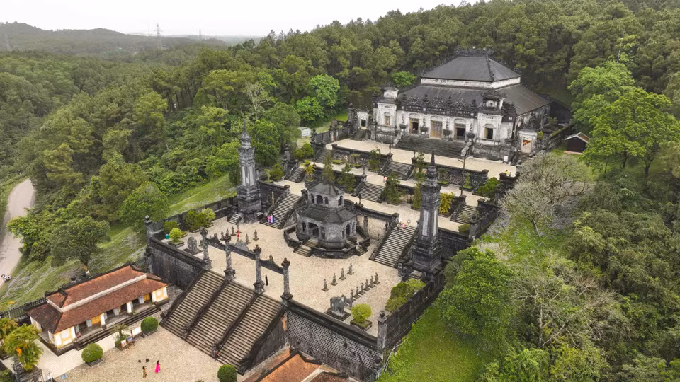 La Tumba de Khai Dinh es una de las valiosas obras de arte y arquitectura que enriquecen y diversifican el conjunto de tumbas reales de Hue. (Foto: VNA)
