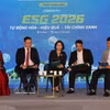 Los delegados del programa ESG Company Tour 2026 con el tema “Automatización – Eficiencia – Financiación verde” en la fábrica de plástico Binh Minh. (Foto: VNA)