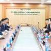 En la sesión de trabajo entre Vu Thi Chan Phuong, presidenta de la Comisión Estatal de Valores de Vietnam y Lim Tuang Lee, subdirector ejecutivo del área de Mercados de Capitales de la Autoridad Monetaria de Singapur. (Foto: CEV) 