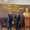 El embajador Pham Hung Tam y el presidente de la Federación Nacional de Agricultores de Australia, Hamish McIntyre. (Foto: VNA)