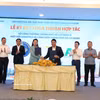 El Departamento de Industria y Comercio de Ciudad Ho Chi Minh firma un memorando de entendimiento con la Asociación de Logística y Puertos de Ciudad Ho Chi Minh. (Foto: VNA)
