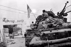 Tanque del Regimiento 1, de la División 9, atacó la sede de la Zona Especial de Saigón el 30 de abril de 1975.(Fuente:VNA)