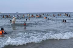 En la playa de Cua Viet. (Fuente: VNA)