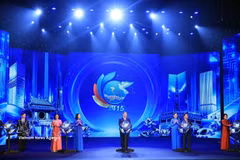 Los delegados llevan a cabo la ceremonia de lanzamiento del concurso “Emprendimiento innovador de las mujeres: elevación de las marcas vietnamitas” de 2027. (Fuente: VNA)