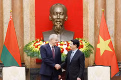 El presidente de Vietnam, Luong Cuong, y el presidente de la Cámara de Representantes de Bielorrusia, Igor Sergeyenko. (Fuente: VNA)