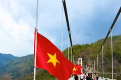 Puente de cristal del Noroeste de Vietnam posee dos récords Guinness 