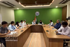 En el encuentro entre la Academia de Ciencias Sociales de Vietnam (VASS) y el Instituto Indio de Administración Pública (IIPA). (Fuente: VNA)