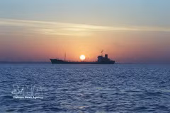 Un petrolero anclado frente a la isla de Qeshm, en el estrecho de Ormuz. (Fuente: Middle East Eye/VNA)