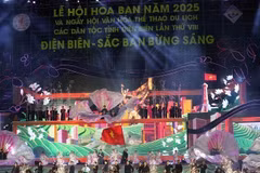 Una actuación artística en la ceremonia inaugural. (Fotografía: Nhan Dan)
