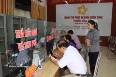 En el Centro de Servicios Administrativos Públicos del barrio de Nong Tien, provincia de Tuyen Quang. (Fuente: VNA)