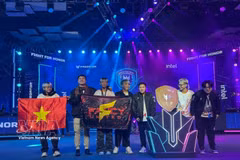 El equipo Fancy United Esports, en representación de Vietnam, en el evento APAC Predator League 2026. (Fuente: VNA)