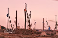 Amanecer sobre la zona de construcción del proyecto del Aeropuerto Internacional de Gia Binh. (Fuente: VNA)