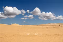 Bau Trang está conformada por dos lagunas (Bau Ong y Bau Ba) y las dunas de arena blanca Trinh nu. (Fuente: VNA)