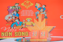La fiesta del pueblo en los sitios históricos de Hanoi