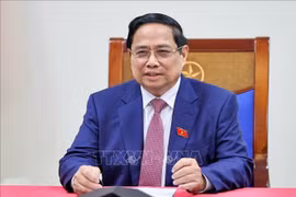 l primer ministro de Vietnam, Pham Minh Chinh, mantiene una conversación telefónica con Alexey Likhachev, director general de la Corporación Estatal Rosatom de Rusia. (Foto: VNA)