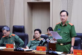 El subjefe de la Oficina de la Agencia de Investigación Policial (C01), mayor general Le Van Tan, en la rueda de prensa. (Foto: baochinhphu.vn)