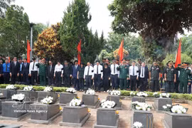 El viceprimer ministro Ho Quoc Dung, asisite al homenaje póstumo a 18 mártires vietnamitas caídos en Camboya (Foto: VNA)