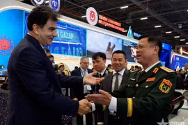 El viceministro de Defensa Nacional de Vietnam, teniente general Nguyen Truong Thang, y el viceministro de Defensa Nacional de Turquía, Musa Heybet. (Foto: VNA)