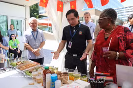 Pabellón de Vietnam cautiva a visitantes en Jornada de Puertas Abiertas 2026 de la OMC (Foto: VNA)
