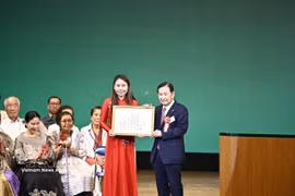 La presidenta de la Asociación de Kansai, Le Thuong, recibe Premio Ciudadano Global en Japón. (Foto: VNA)