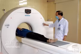 Vietnam fortalece la detección temprana de tuberculosis mediante chequeos periódicos. Foto ilustrativa: VNA
