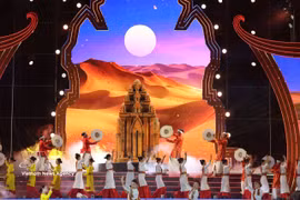 Un espectáculo en el VI Festival de la Cultura de la Etnia Cham 2026 (Foto: VNA)