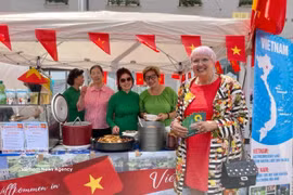 Claudia Roth, diputada del Bundestag alemán, en el pabellón vietnamita (Foto: VNA)