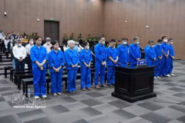 Los acusados en el juicio. (Foto: VNA)