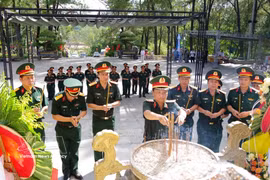 Vietnam intensifica actividades de gratitud a personas con méritos revolucionarios (Foto: VNA)