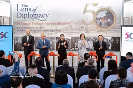 La ceremonia inaugural de la exposición fotográfica “La diplomacia a través del lente: 50 años de relaciones entre Tailandia y Vietnam”. (Foto: VNA)