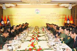 Conversaciones oficiales en el marco del tercer Intercambio de amistad de defensa fronteriza Vietnam- Laos. (Foto: VNA)