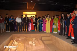 Espacio expositivo sobre la arqueología del sitio Vuon Chuoi en el Museo de Hanoi, utilizando tecnología de mapeo 3D combinada con audioguía. (Foto: Vietnam+)