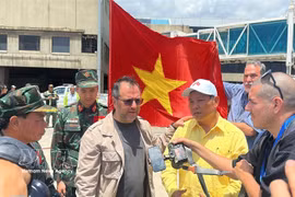 El ministro de Relaciones Exteriores de Venezuela, Yván Gil Pinto, en la ceremonia de bienvenida a la delegación vietnamita en el aeropuerto. Foto: VNA 
