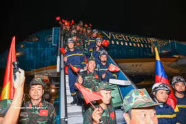 El contingente de búsqueda y salvamento del Ejército Popular de Vietnam regresa a su Patria tras completar una compleja misión humanitaria en Venezuela. (Foto: VNA)