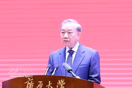 El secretario general del Partido Comunista y presidente de Vietnam, To Lam, habla en la cita (Foto: VNA)