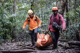 Accidente de helicóptero en Indonesia deja ocho víctimas mortales (Foto: AP/ VNA)
