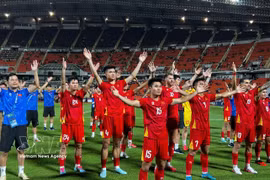 Equipo vietnamita celebra victoria frente a Tailandia. (Foto: VNA)