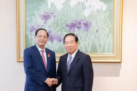 El vicepresidente de la Asamblea Nacional de Vietnam, Tran Quang Phuong, se reúne en Tokio con el presidente de la Cámara de Representantes de Japón, Nukaga Fukushiro. (Foto: VNA)