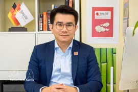 Pham Khanh Nam, redactor jefe de la revista Huong Viet. (Foto: VNA)