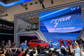 VinFast presenta modelo VF7 en Filipinas. (Foto: VNA)
