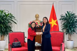 La viceministra de Relaciones Exteriores de Vietnam, Nguyen Minh Hang, y la nueva embajadora de Estados Unidos en el país, Jennifer Wicks. (Foto: Cancillería)