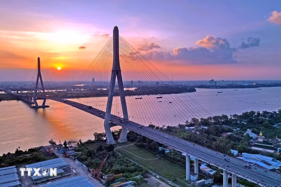 El puente Can Tho es un puente atirantado con el tramo principal más largo del sudeste asiático (con una longitud de 550 metros). Fue construido con la ayuda oficial al desarrollo del gobierno de Japón y fondos de contrapartida del Gobierno de Vietnam. (Foto: VNA)